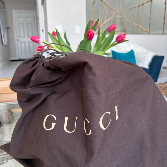 Gucci!!! - Picture 2 of 6